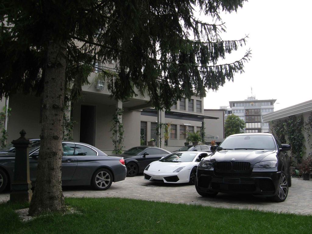 Zuretti 61 Bed & Breakfast Milan Bagian luar foto