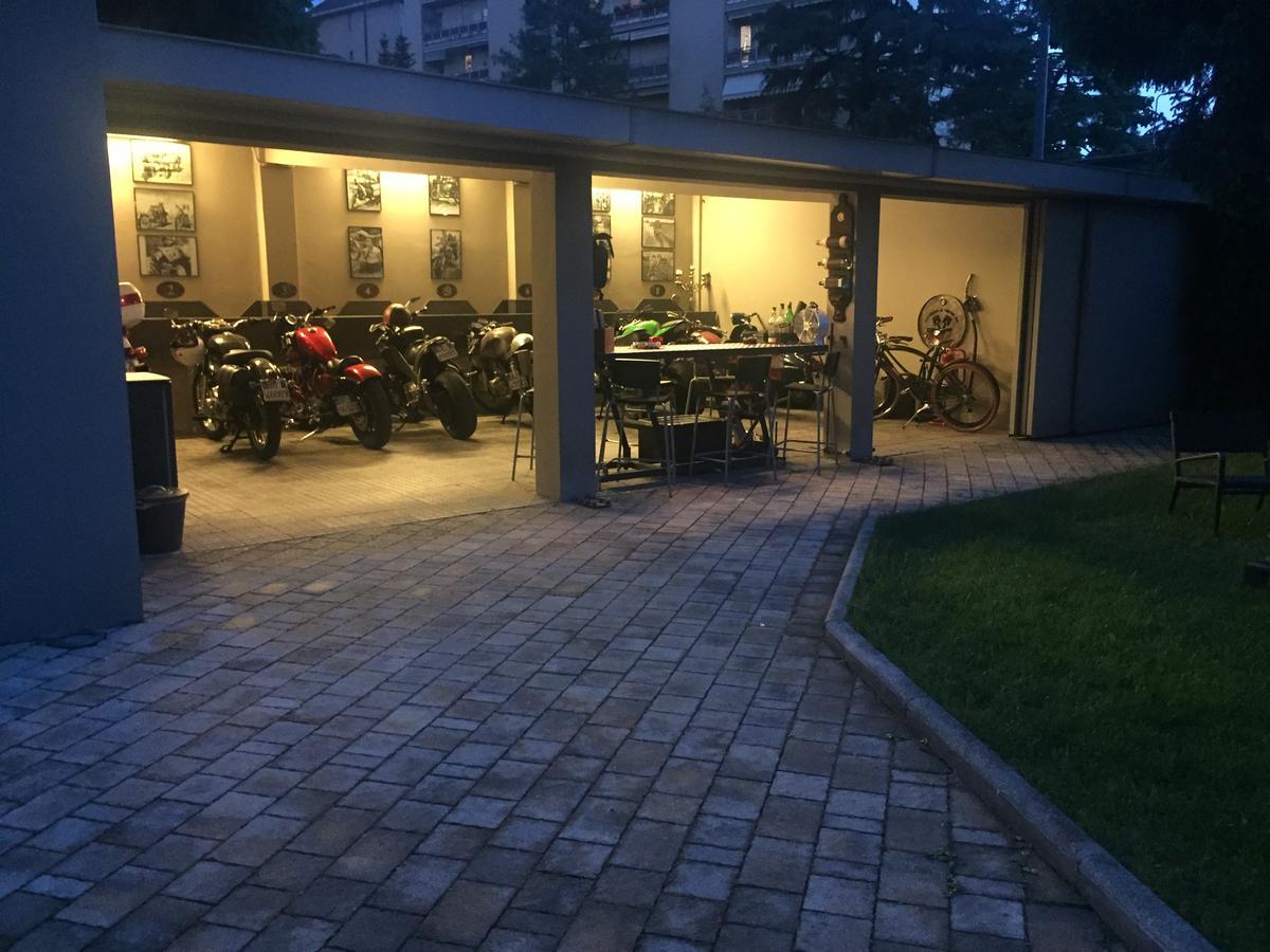 Zuretti 61 Bed & Breakfast Milan Bagian luar foto