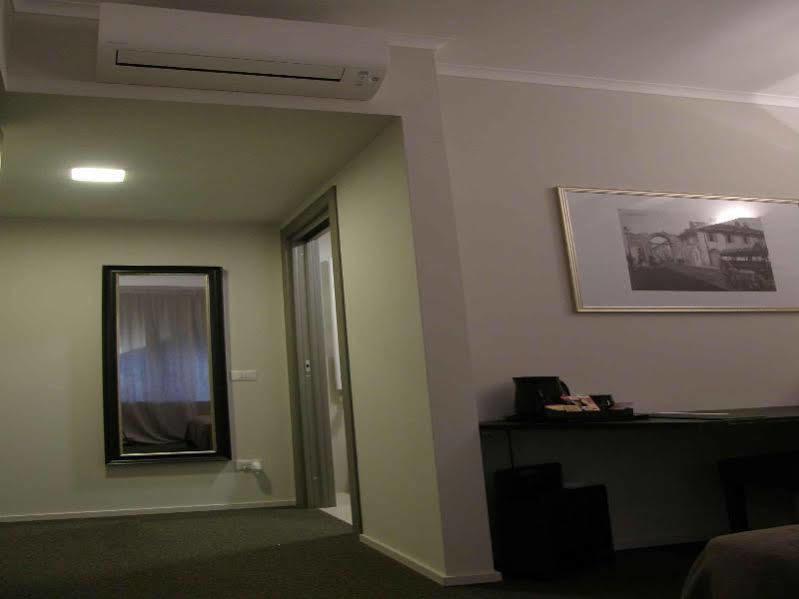 Zuretti 61 Bed & Breakfast Milan Bagian luar foto