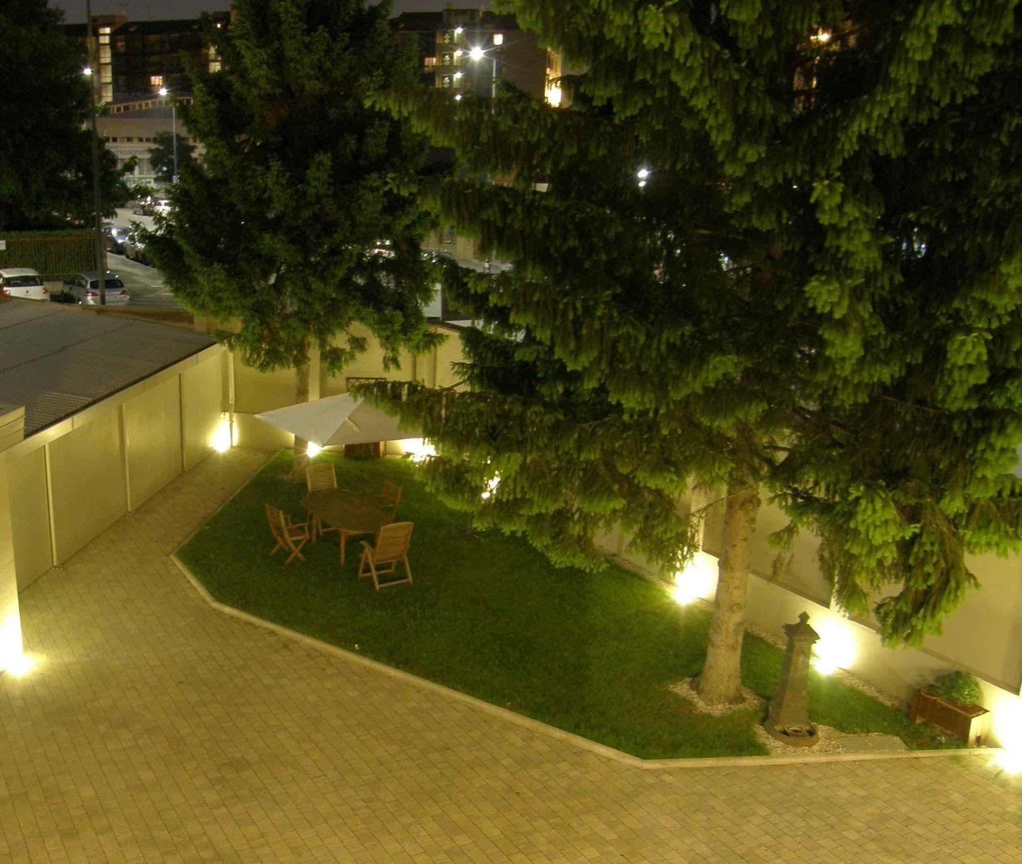 Zuretti 61 Bed & Breakfast Milan Bagian luar foto